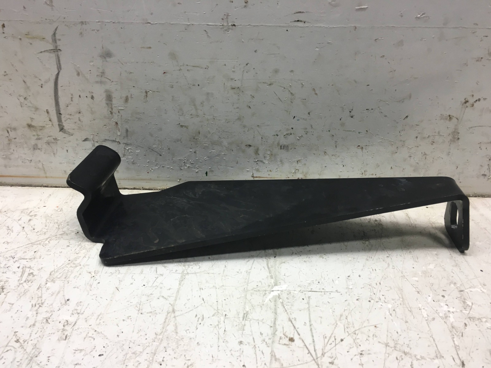 HYD TANK BRACKET