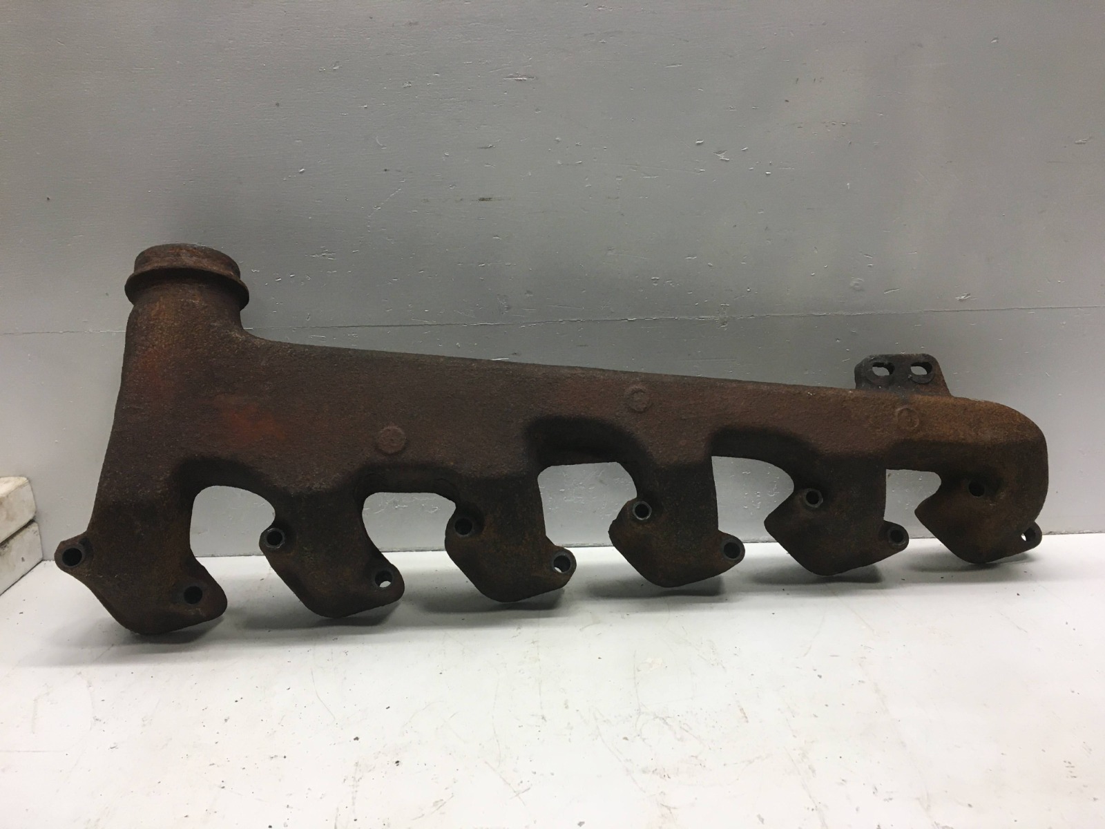 EXHAUST MANIFOLD