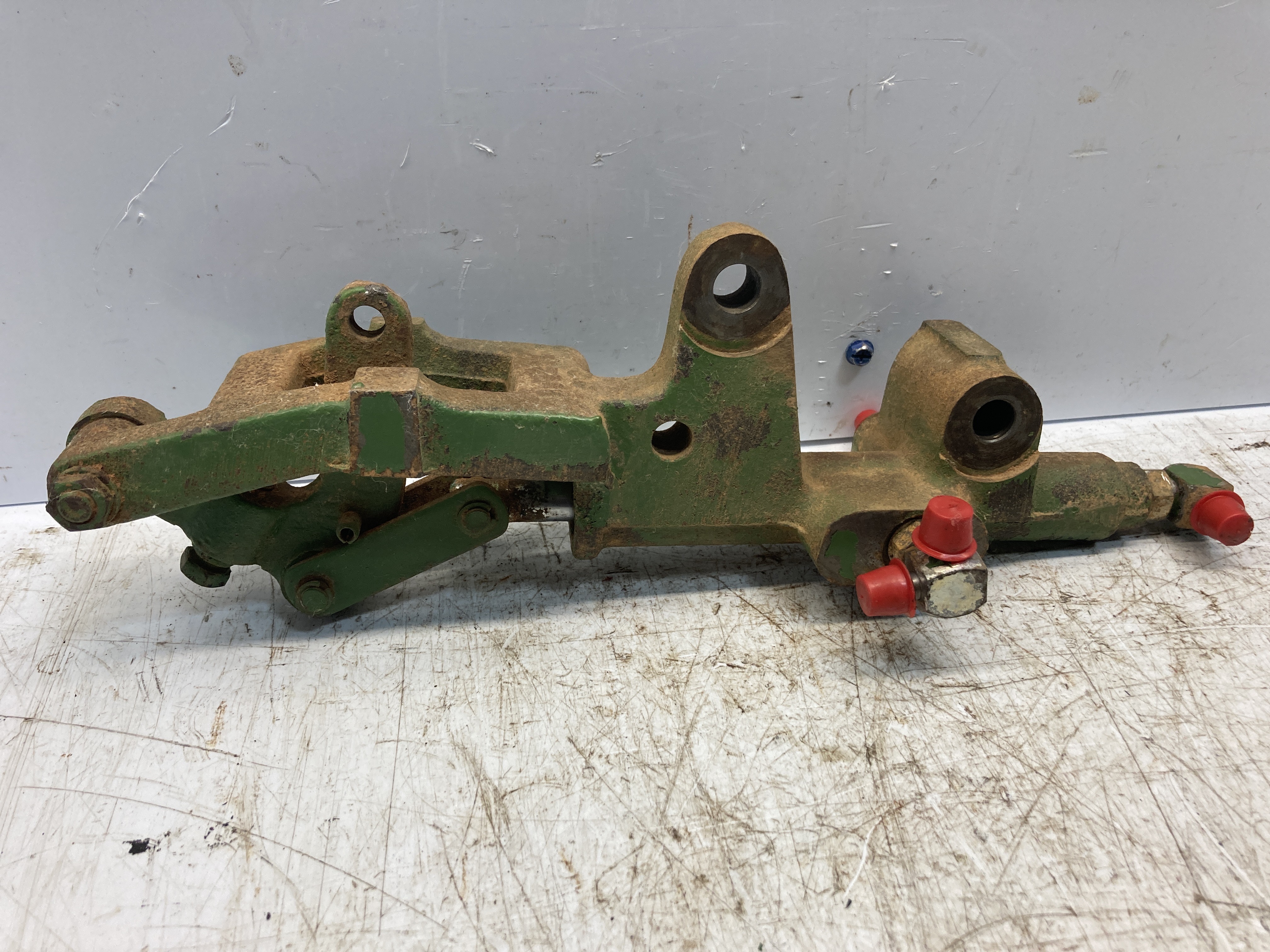 LOCK VALVE HOUSING ASSEMBLY