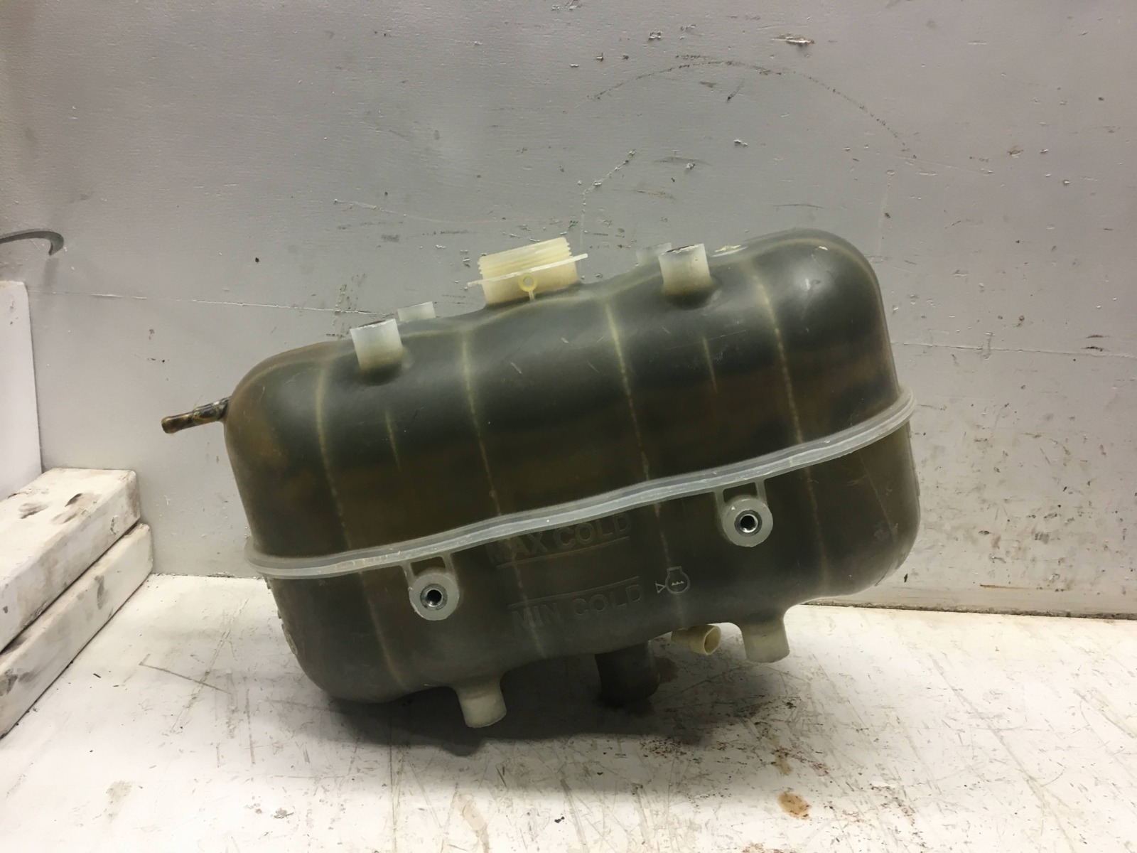 OVERFLOW TANK
