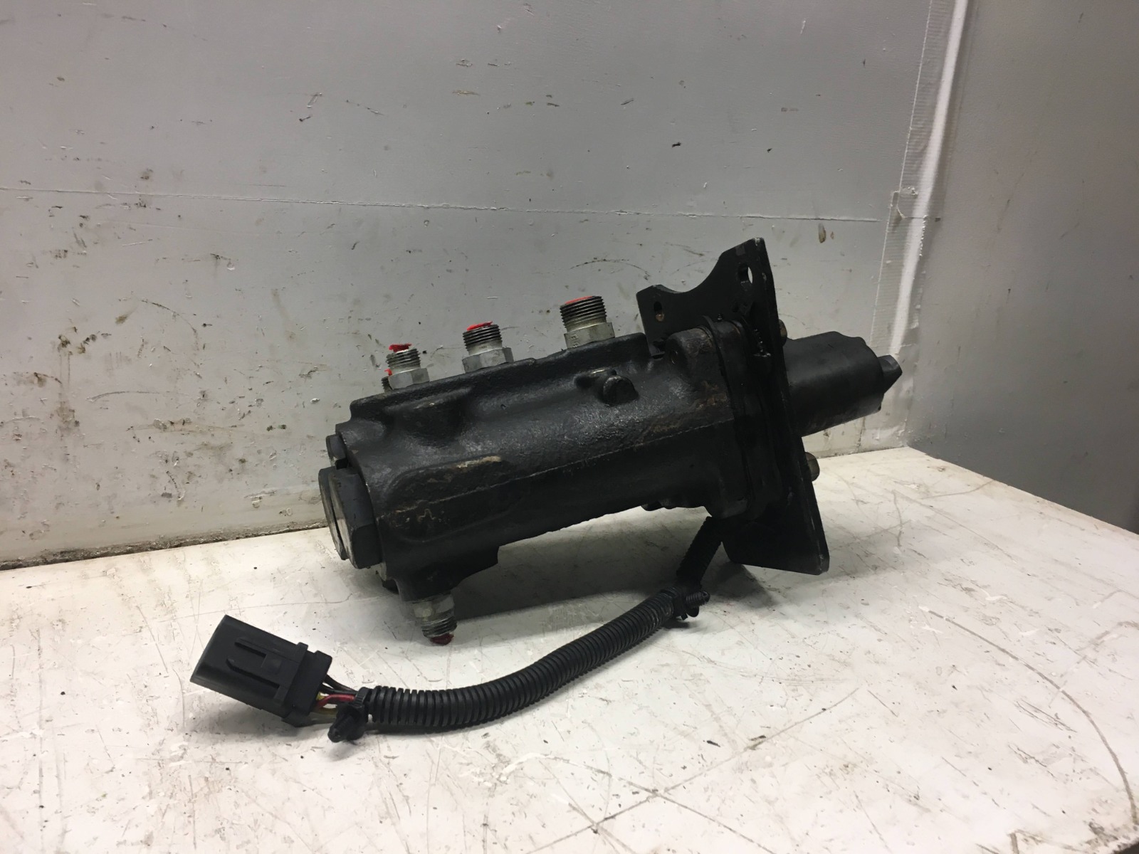 BRAKE CONTROL VALVE