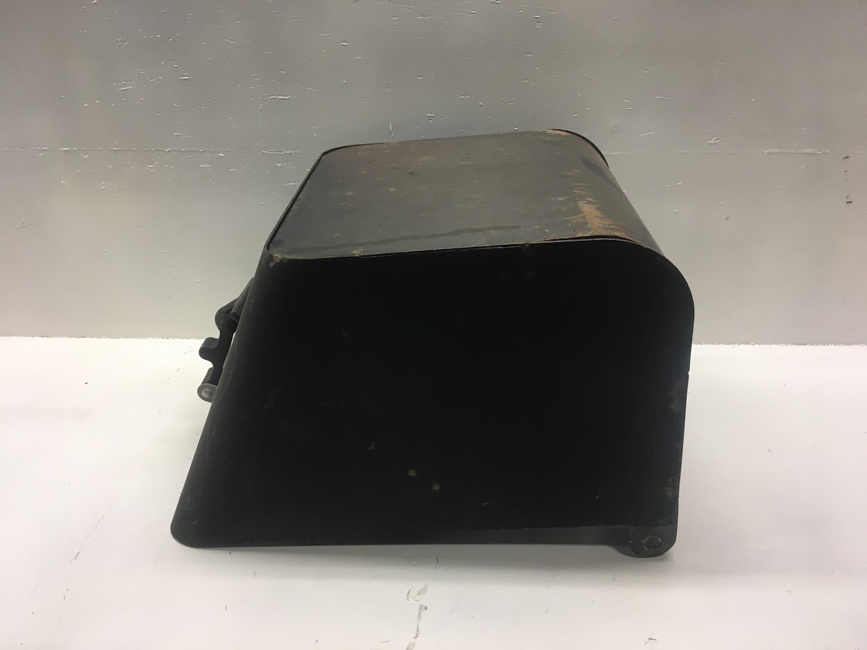 AIR CLEANER DOOR